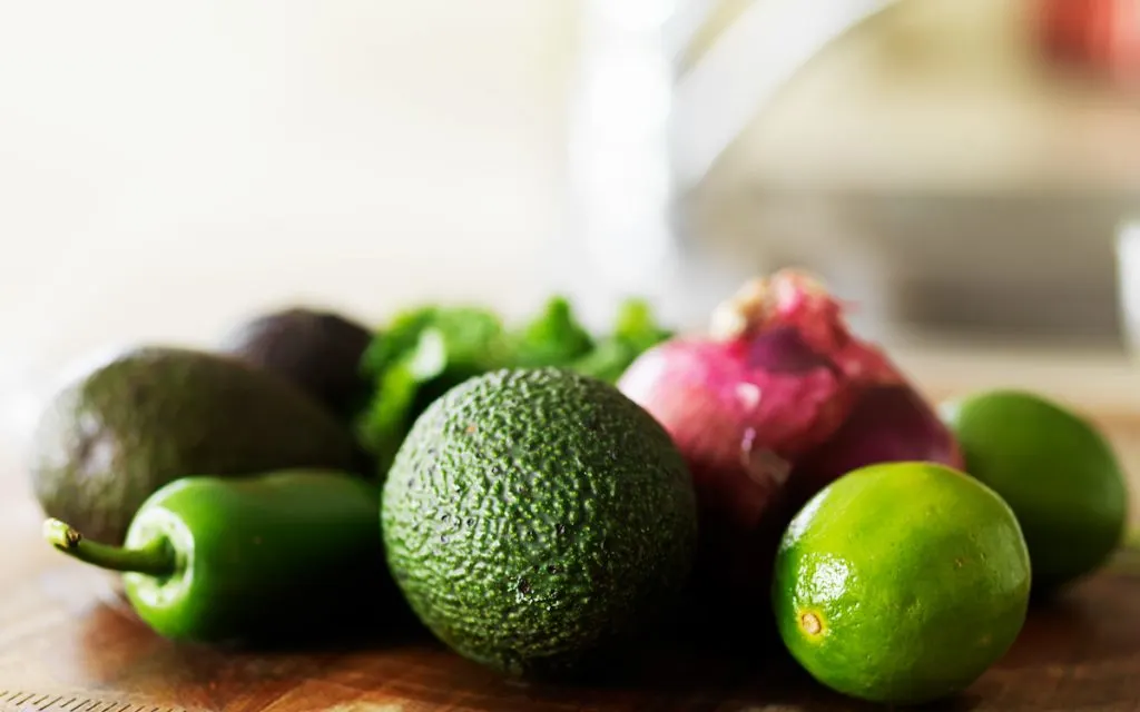 ingredients of basic guacamole