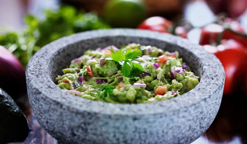 molcajete guacamole