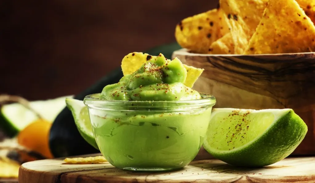 spicy guacamole sauce